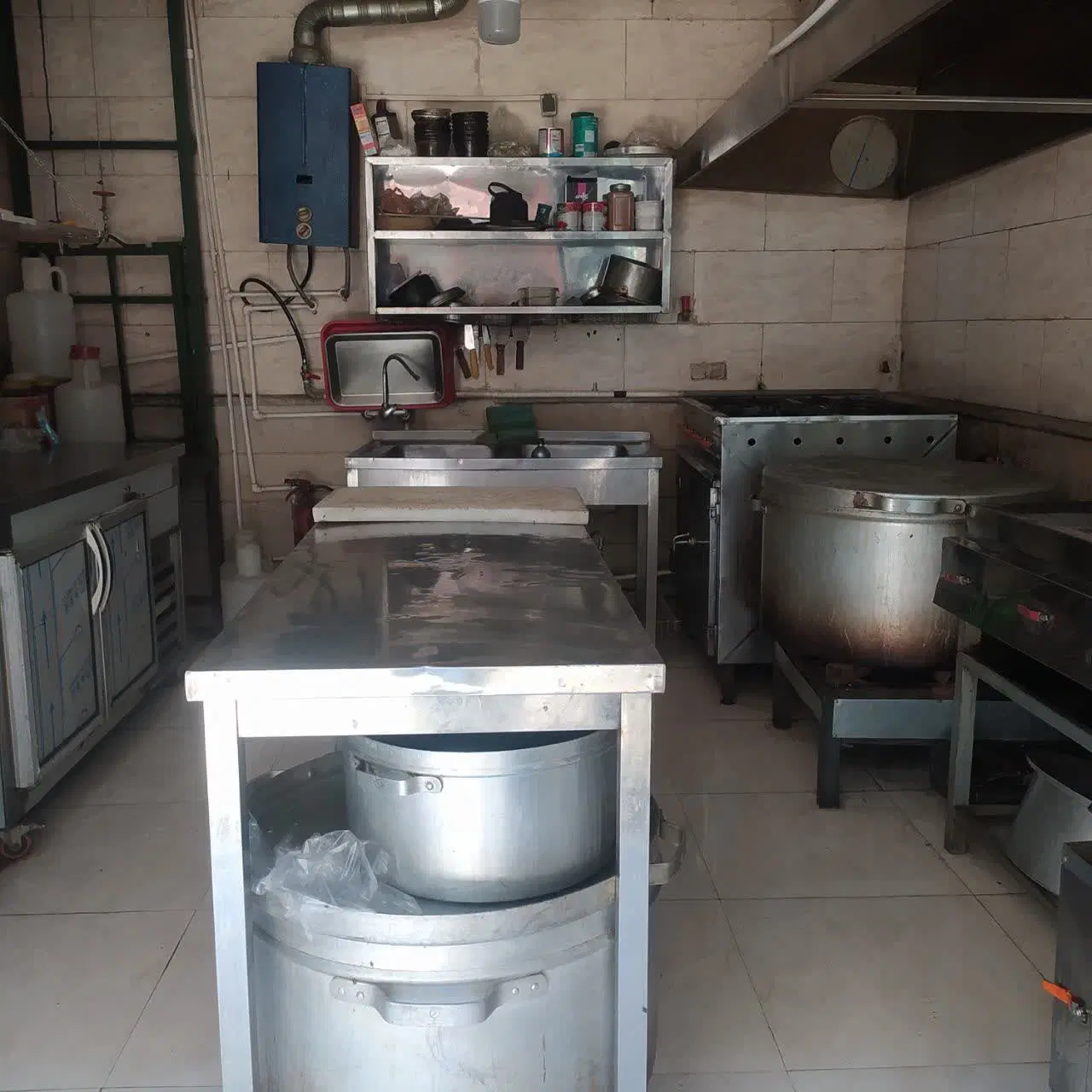 تهیه غذا با کلیه لوازم