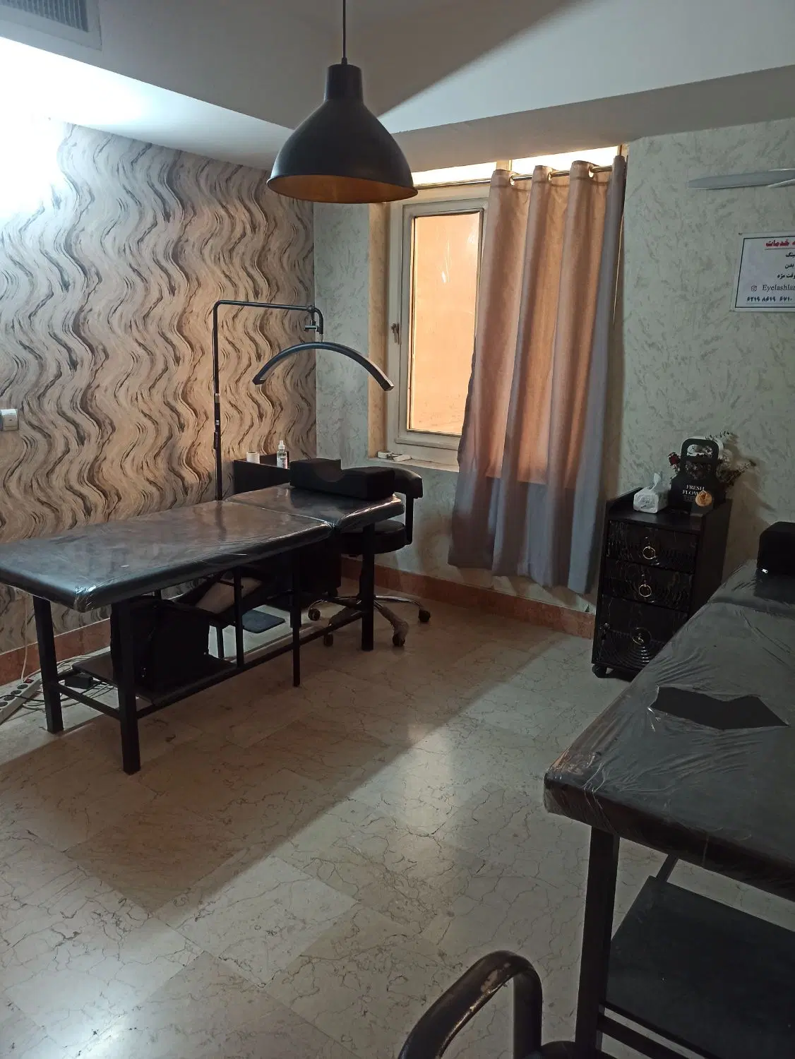 اجاره اتاق و میز ناخن
