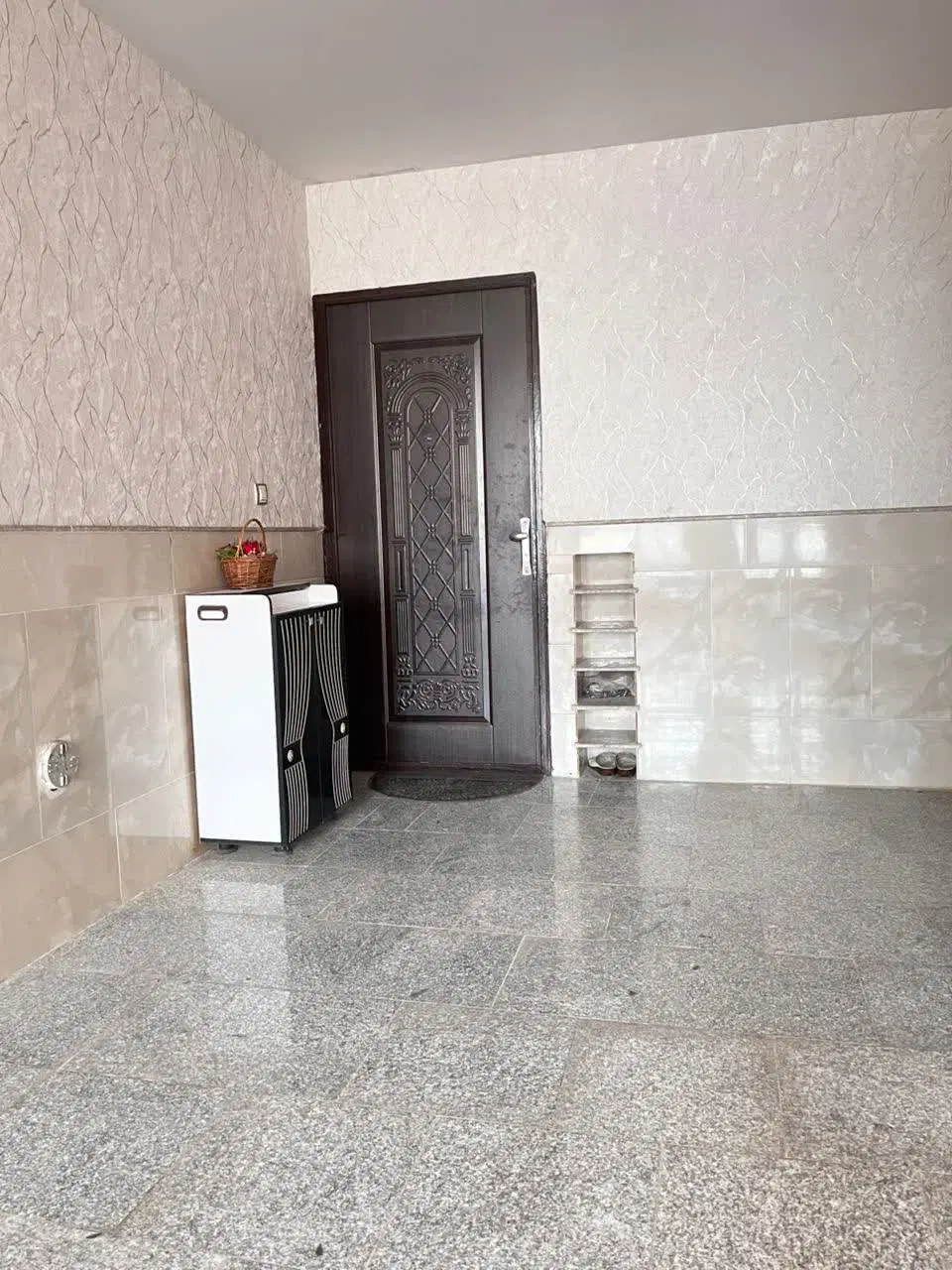 واحد 70متری همکف اوینی جنوبی