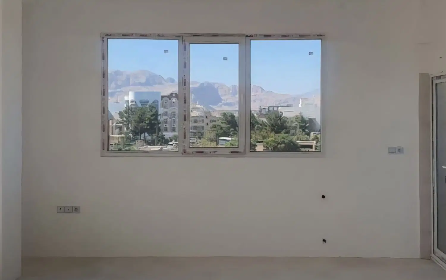 واحد 100 متری خواجو نشاط