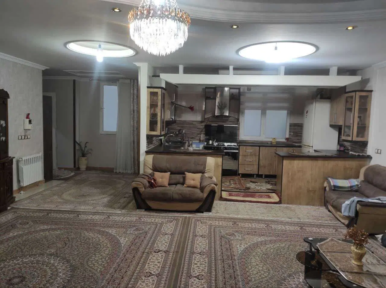 91 متر دارای آسانسور_ پارکینگ _ انباری