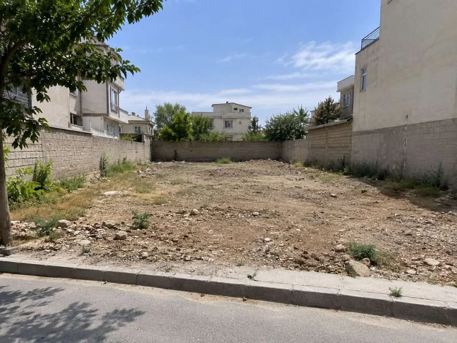 زمین بر خیابان 14 متری