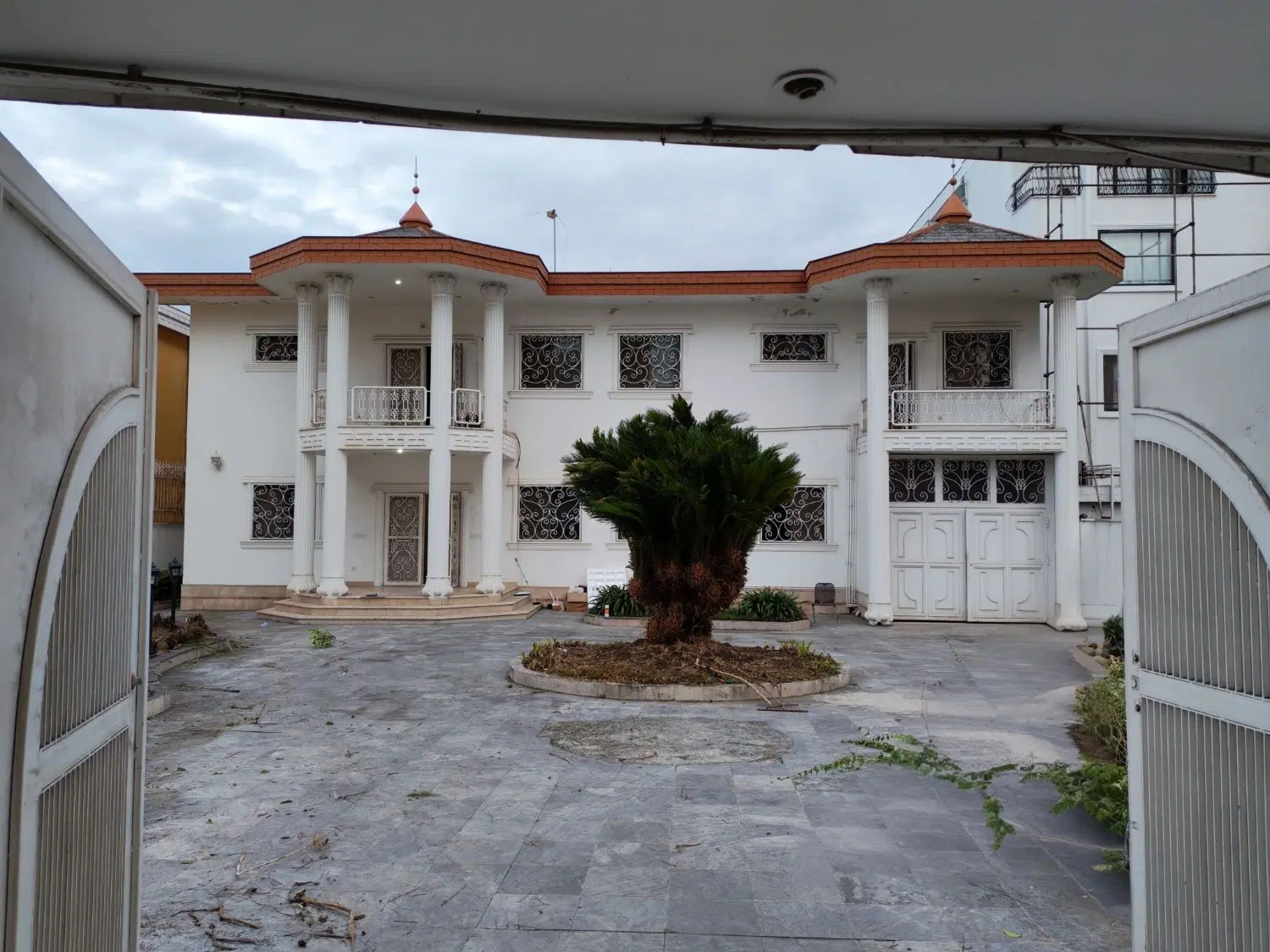 عمارت دوبلکس600مترکلینیک پزشکی،اداری،آرایشگا5خواب