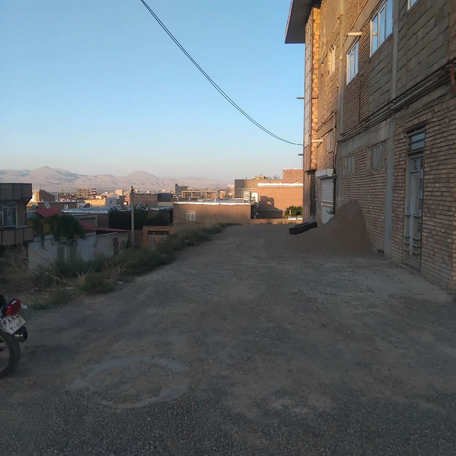 زمین مسکونی در ۵۵ متری روبه روی دادگاه