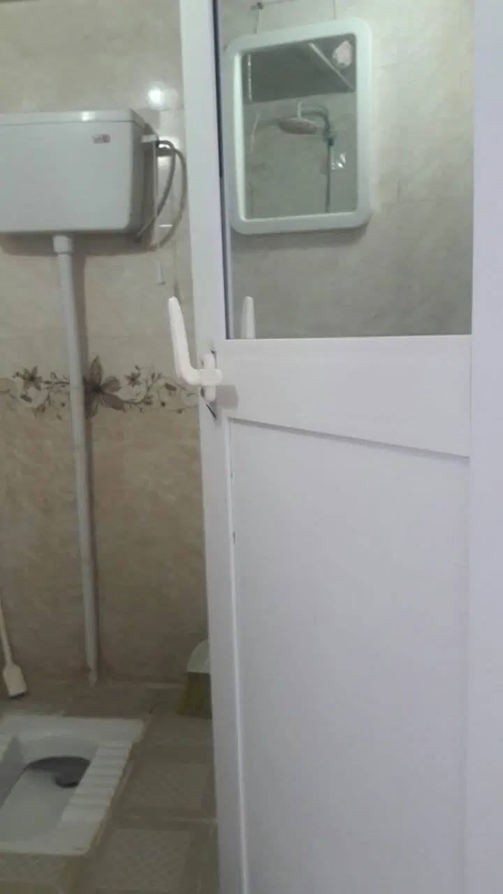 یک منزل مسکونی طبقه بالا