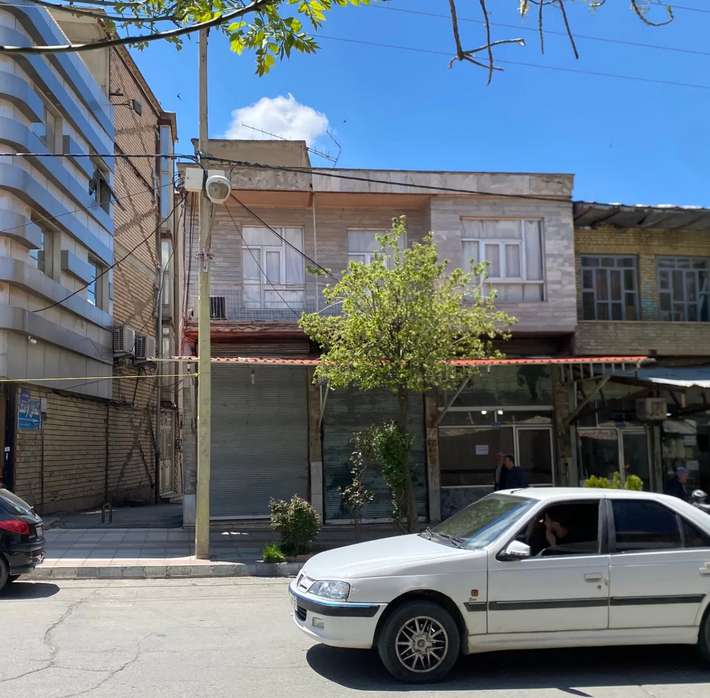 ملک تجاری مسکونی ۳ طرف باز