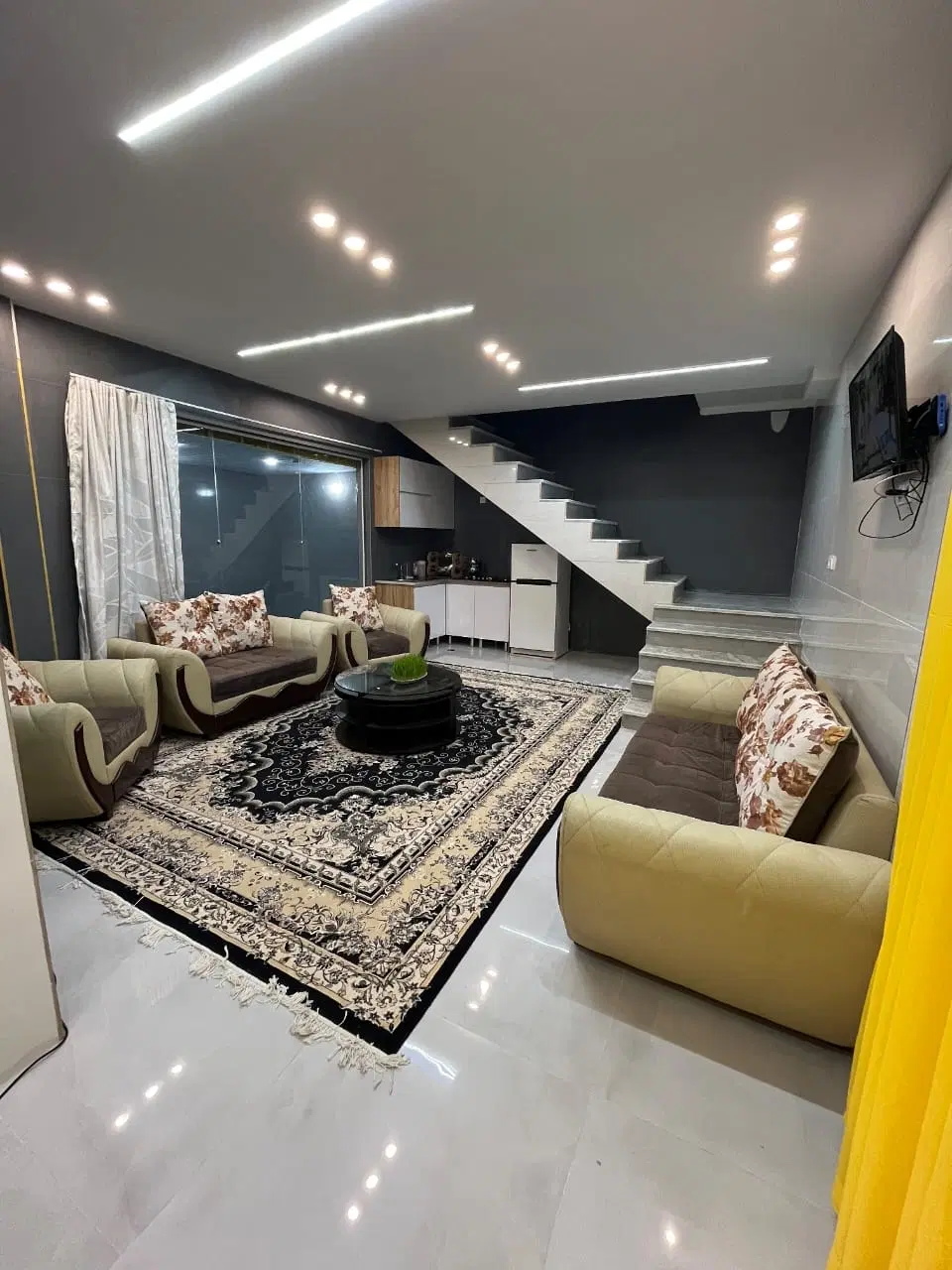 اجاره یک واحد آپارتمان در خ پیک