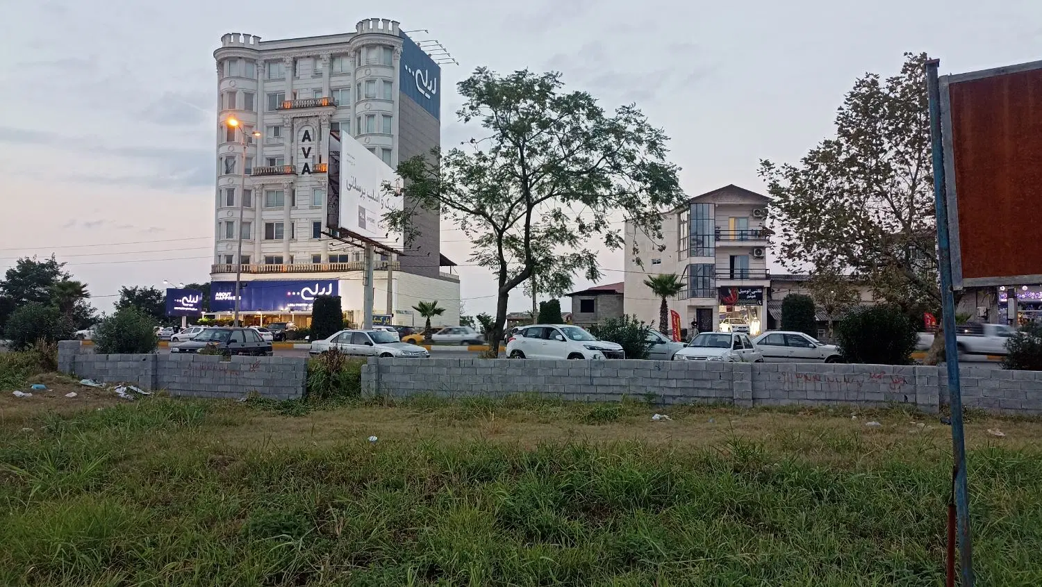 زمین ۱۷۷ متری تجاری مسکونی دو نبش بر خیابان راهب