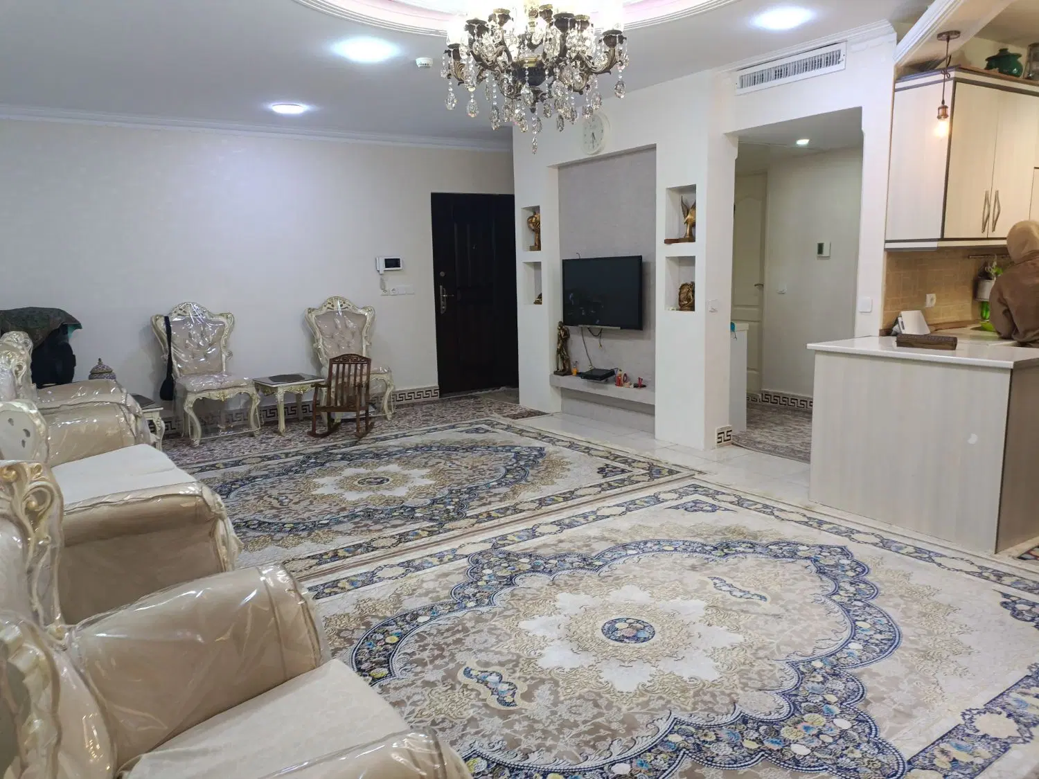 واحد آپارتمان 83 متری دو خوابه فول امکانات