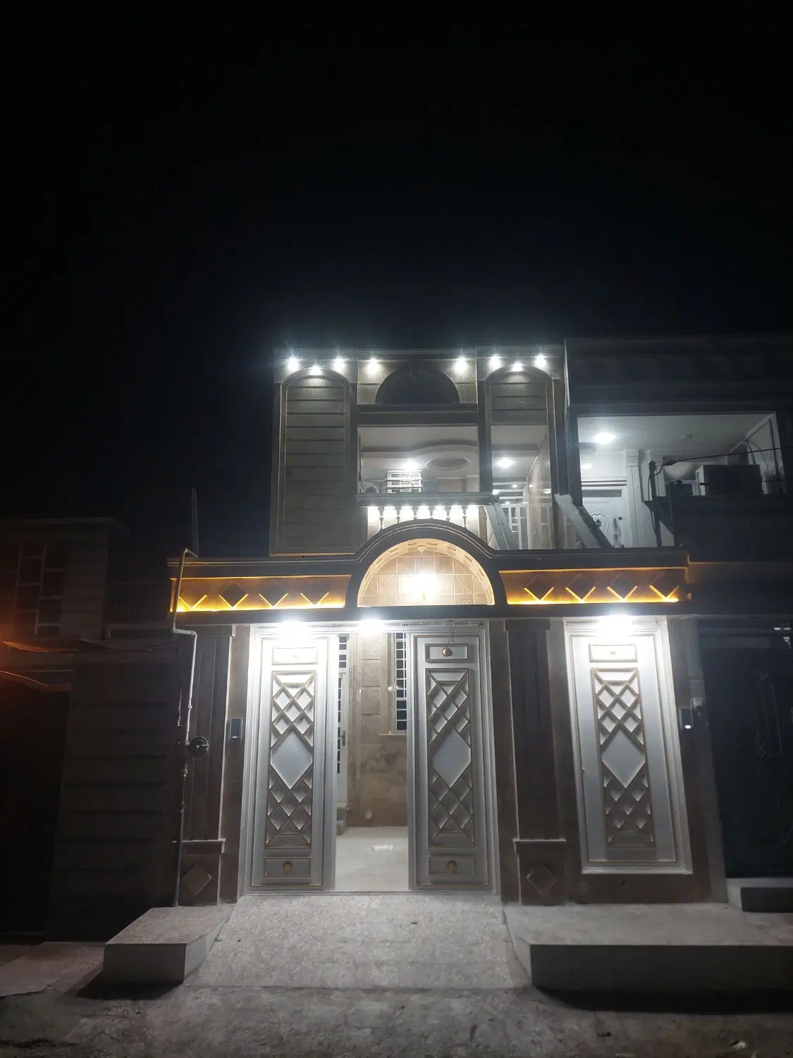خونه ویلایی دو طبقه