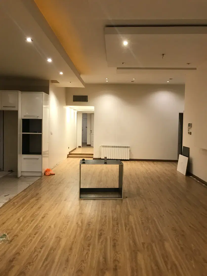 ۱۰۷ متر _ ۲ خواب _ بدون آسانسور _ بالکن دار