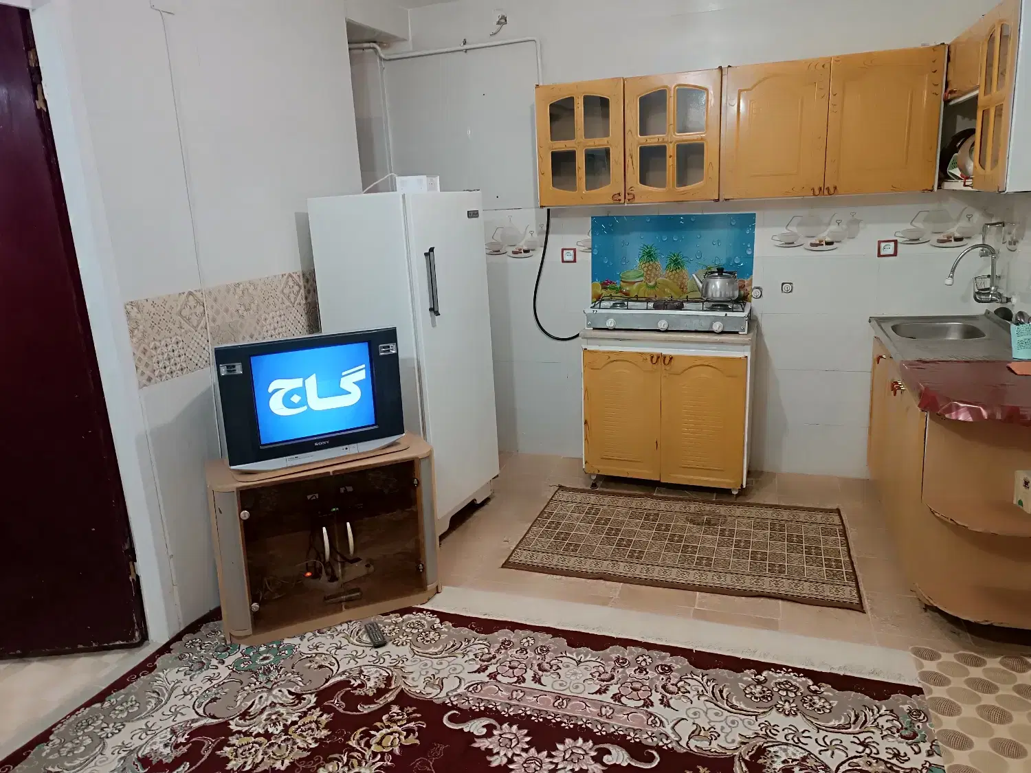 سوییت تمیز با پارکینگ امن سه ماشینه