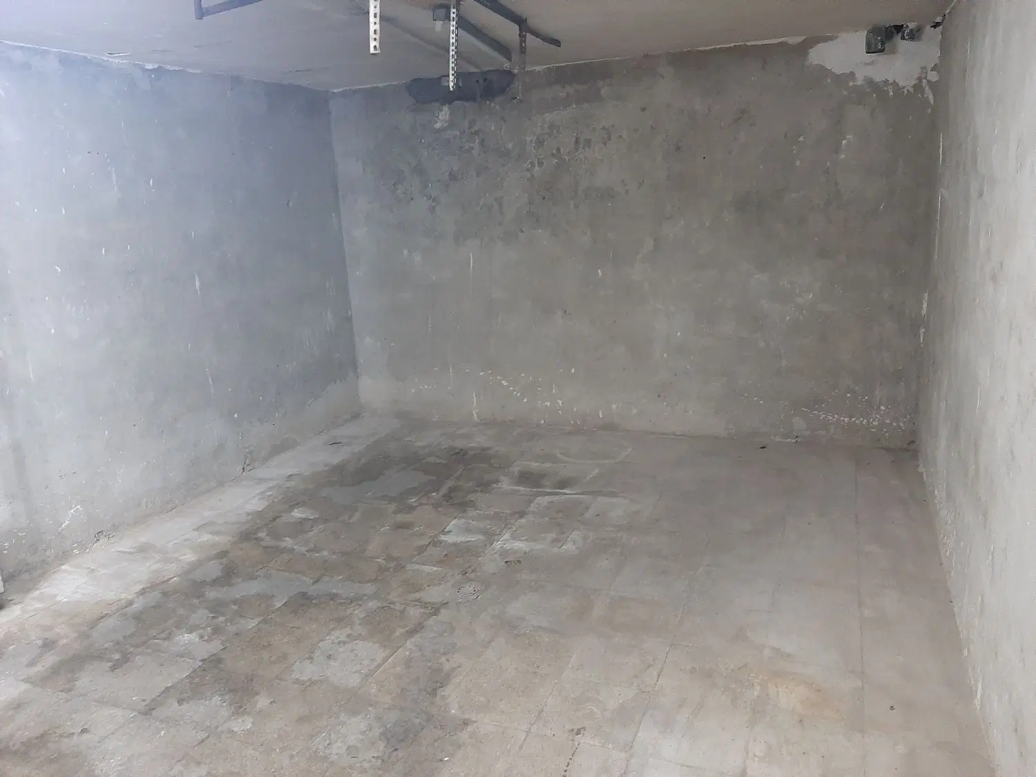 یک باب مغازه با زیرزمین