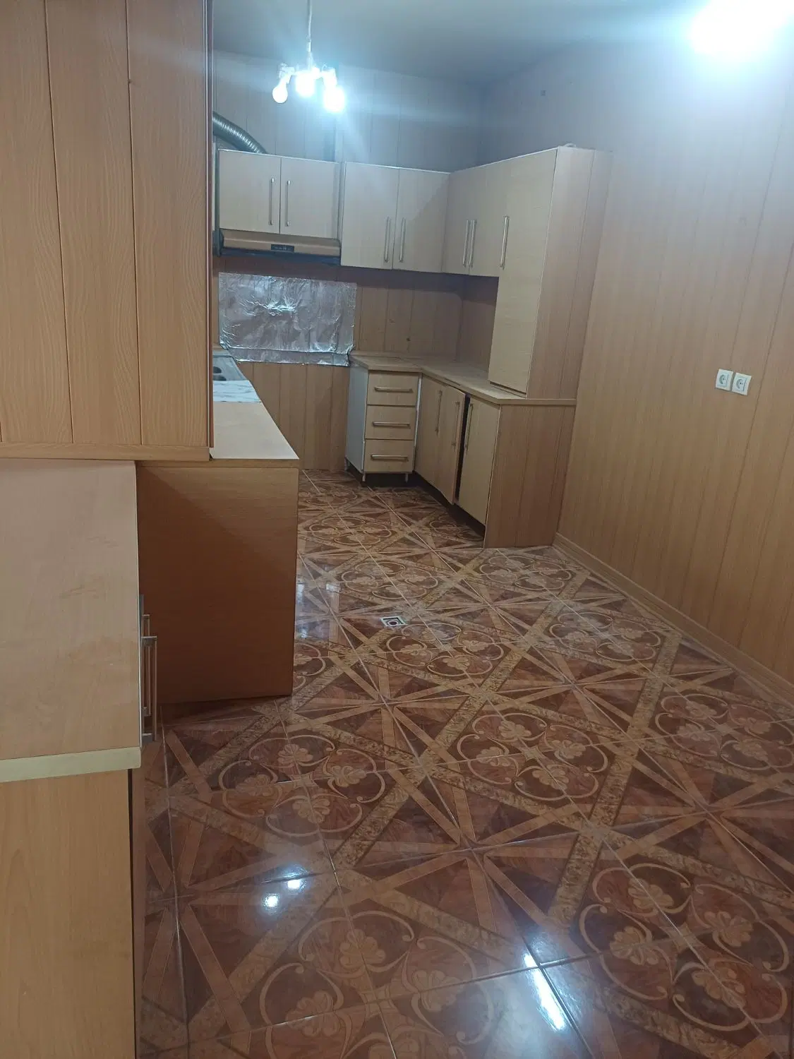 طبقه پایین۱۶۰ متری راه مجزا ویلایی