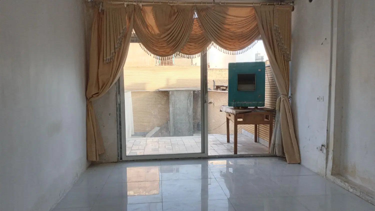 سوییت سی متری به همراه پارکینگ و حیاط
