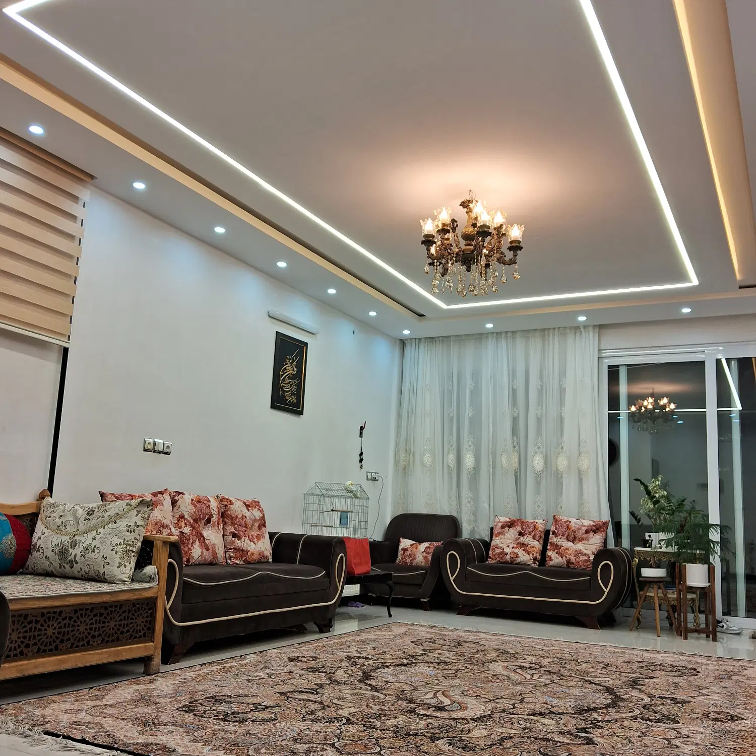 خانه سر نبش شمالی روبه روی فضای سبز