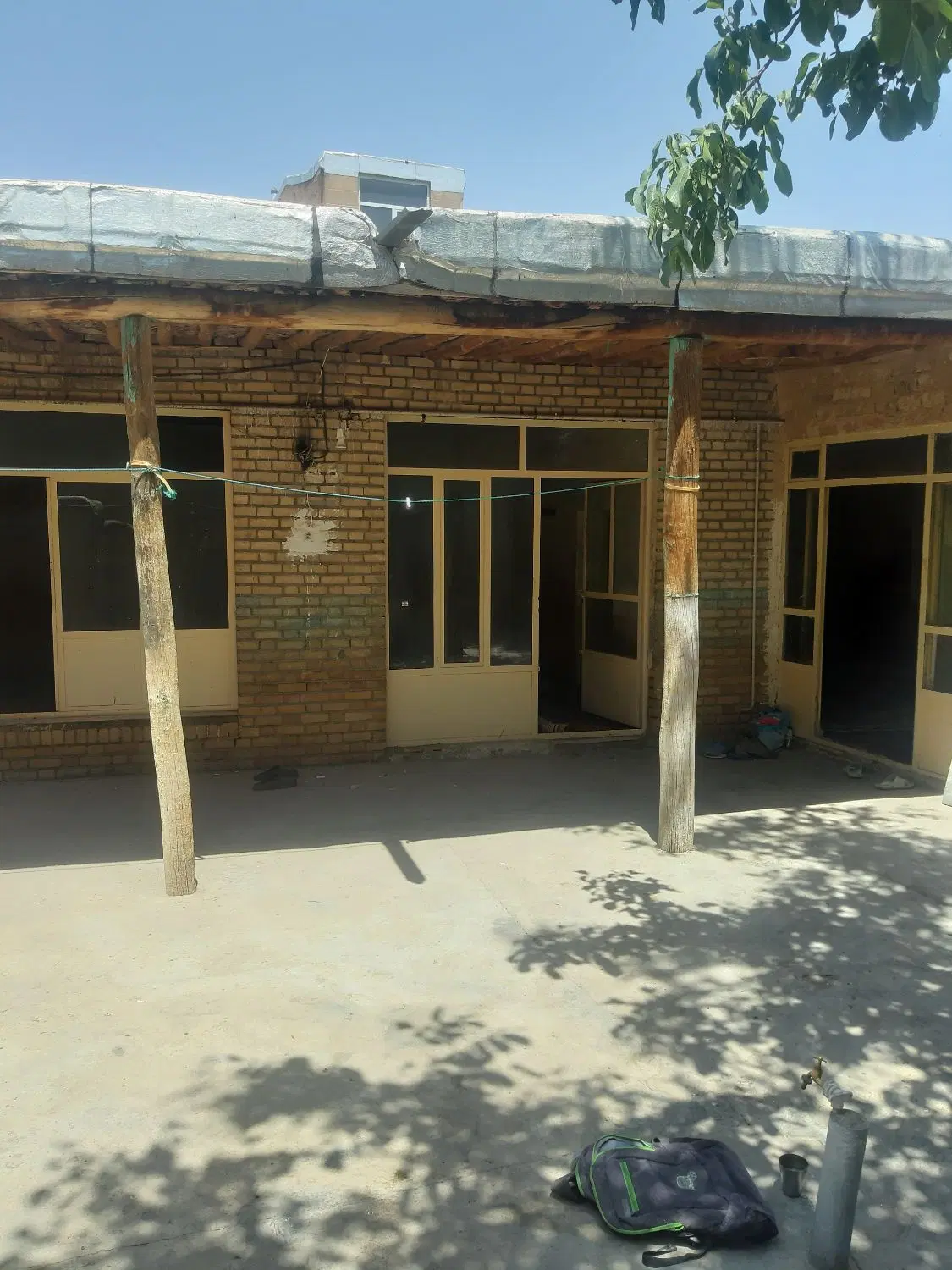خانه کلنگی در حصار امام