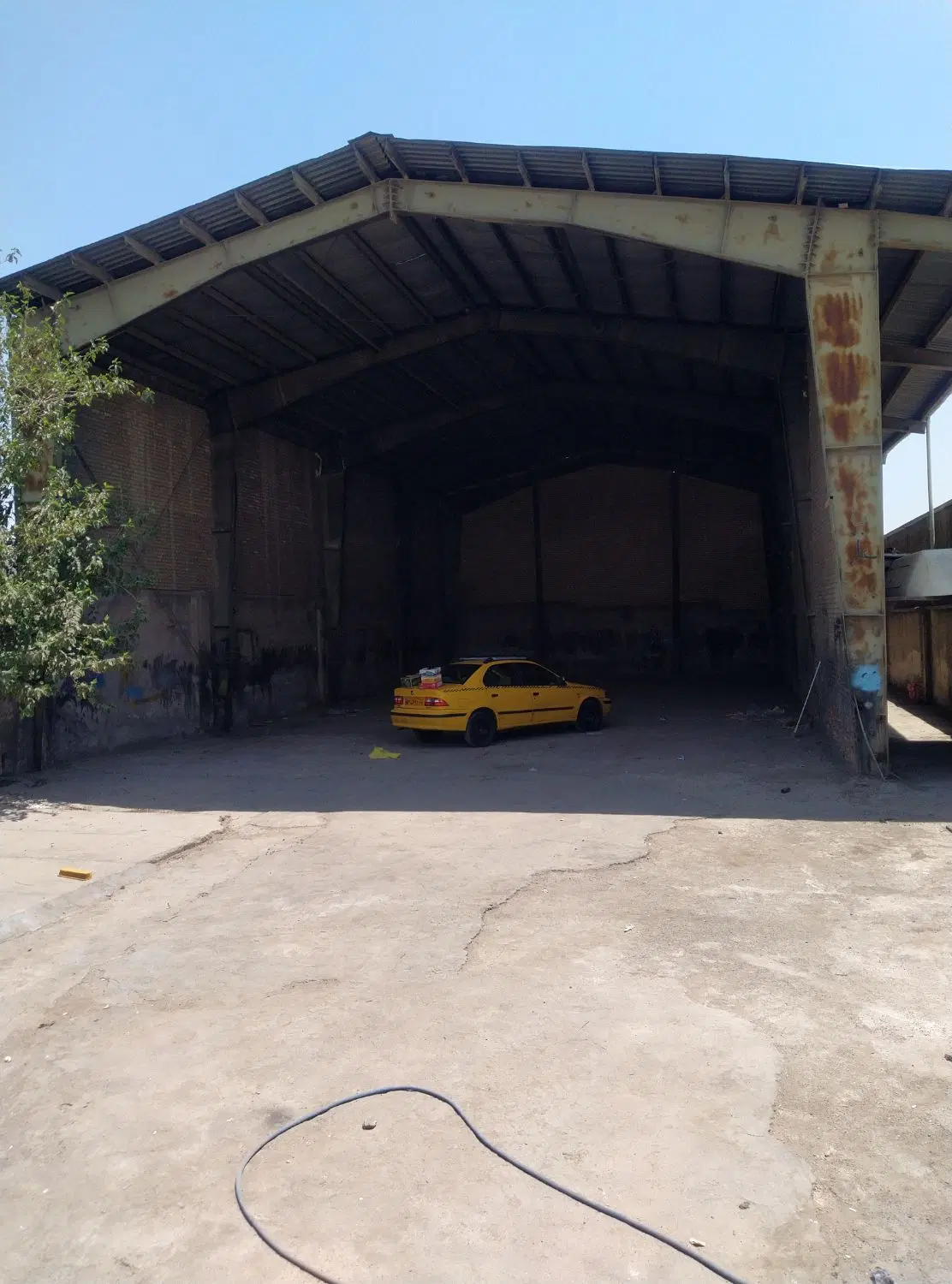 گاراژ اجار ه ایی سه راه سیمان بر جاده