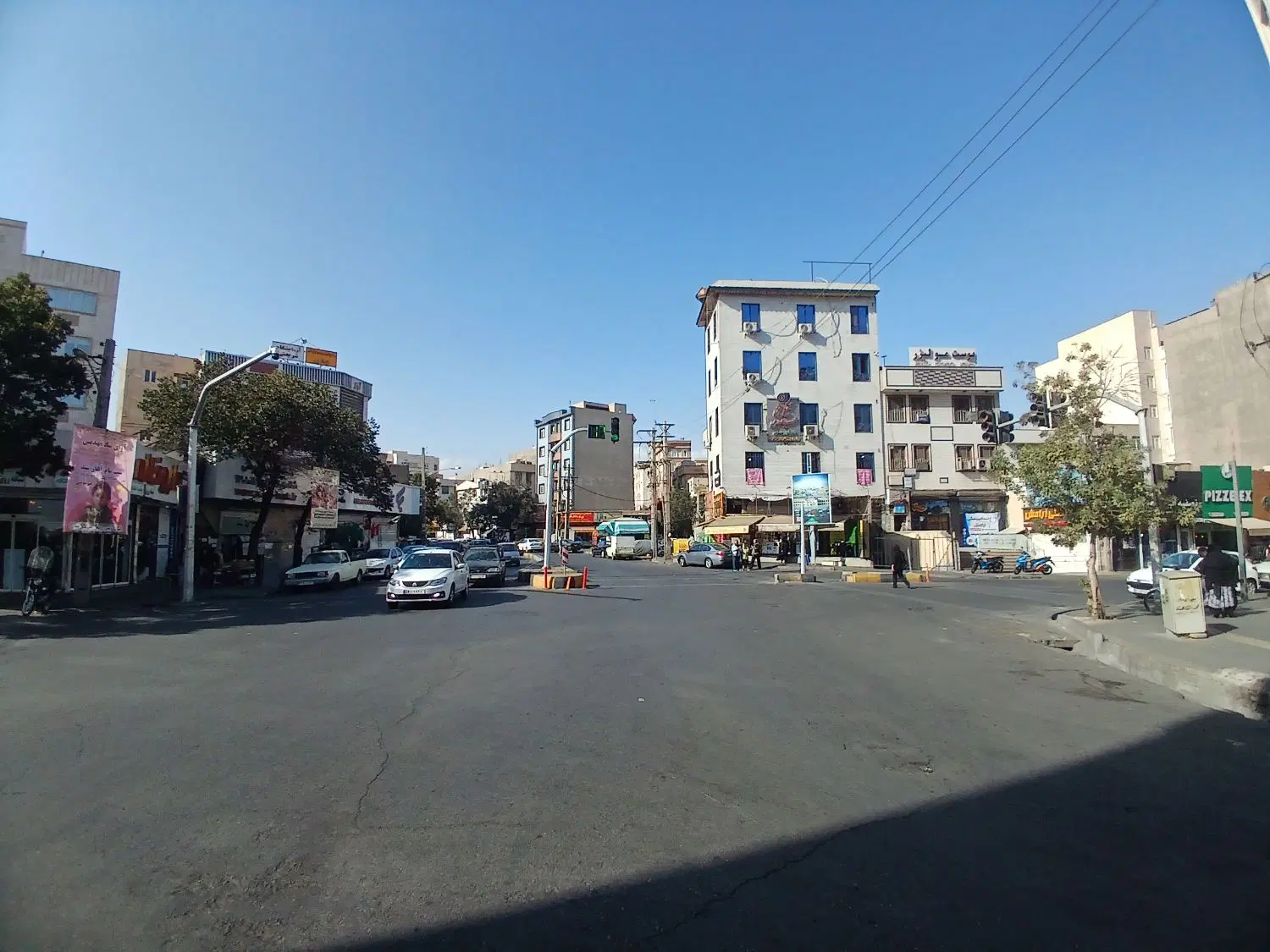 مغازه ۴۰ متری سه راه شریعتی