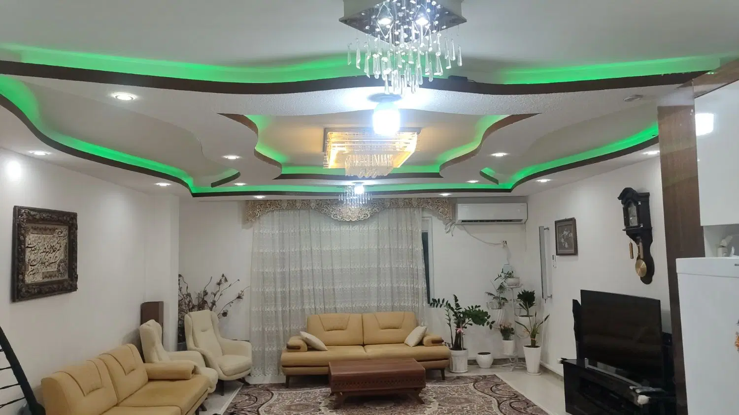 رهن و اجاره آپارتمان سه خواب در خیابان برق