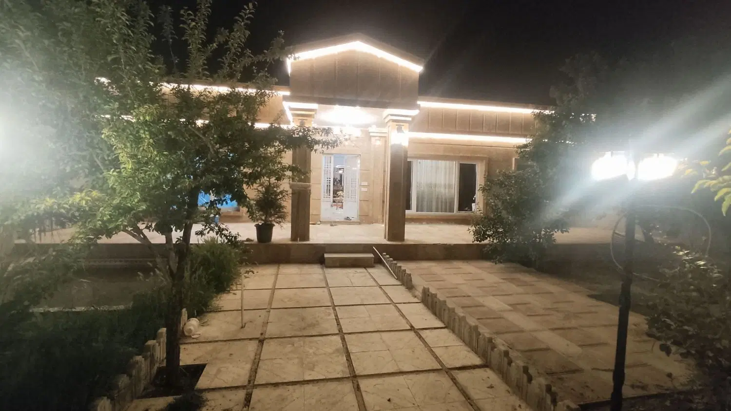باغ ویلا ۱۲۰۰ متری  فروشی استخر داخل شاهنامه ۳۶