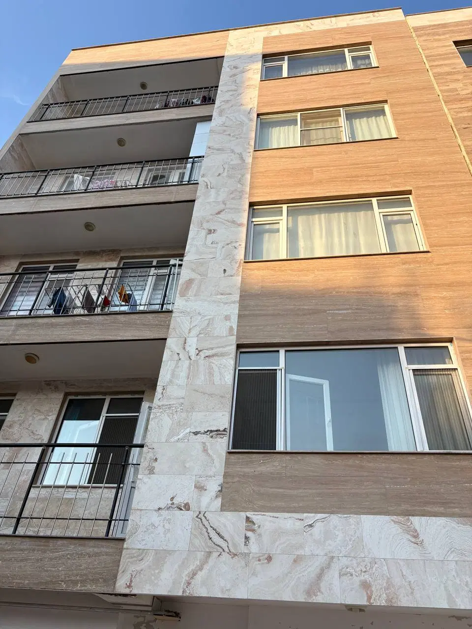 فروش فوری واحد در بهترین لوکیشن نمین