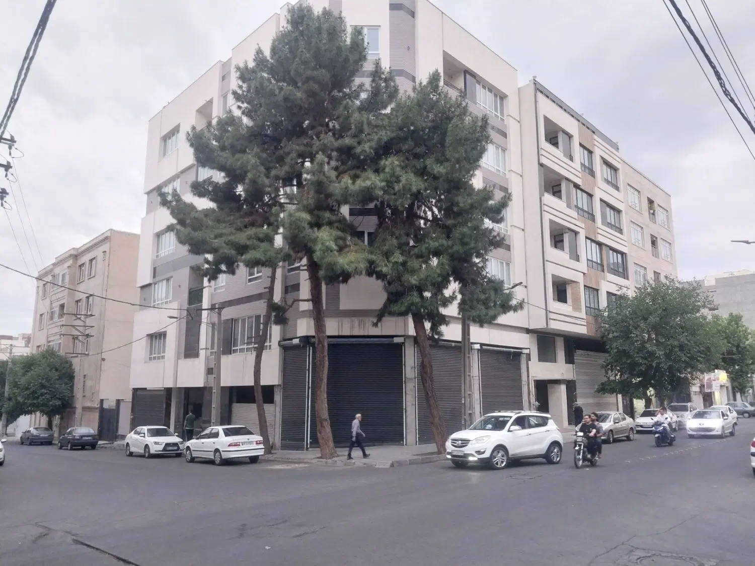 مغازه ۲۰۰ متری دونبش