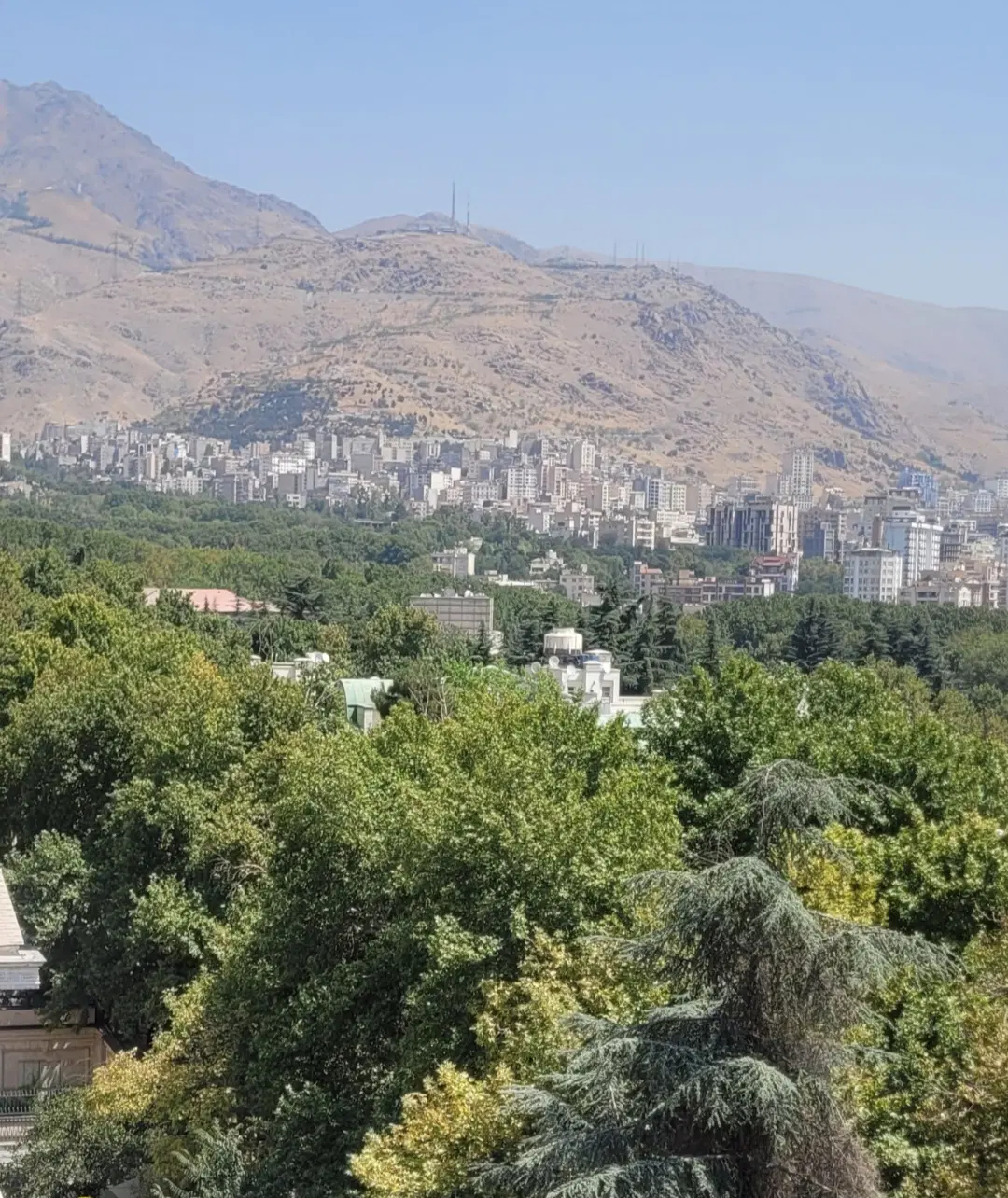تهران ، زعفرانیه ۴۰۰ متر تاپ ایران