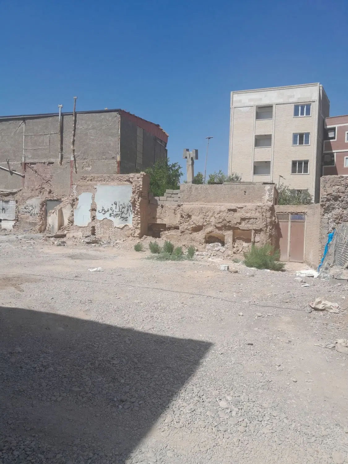 زمین ۶قصبی تجاری برخیابان خواجو