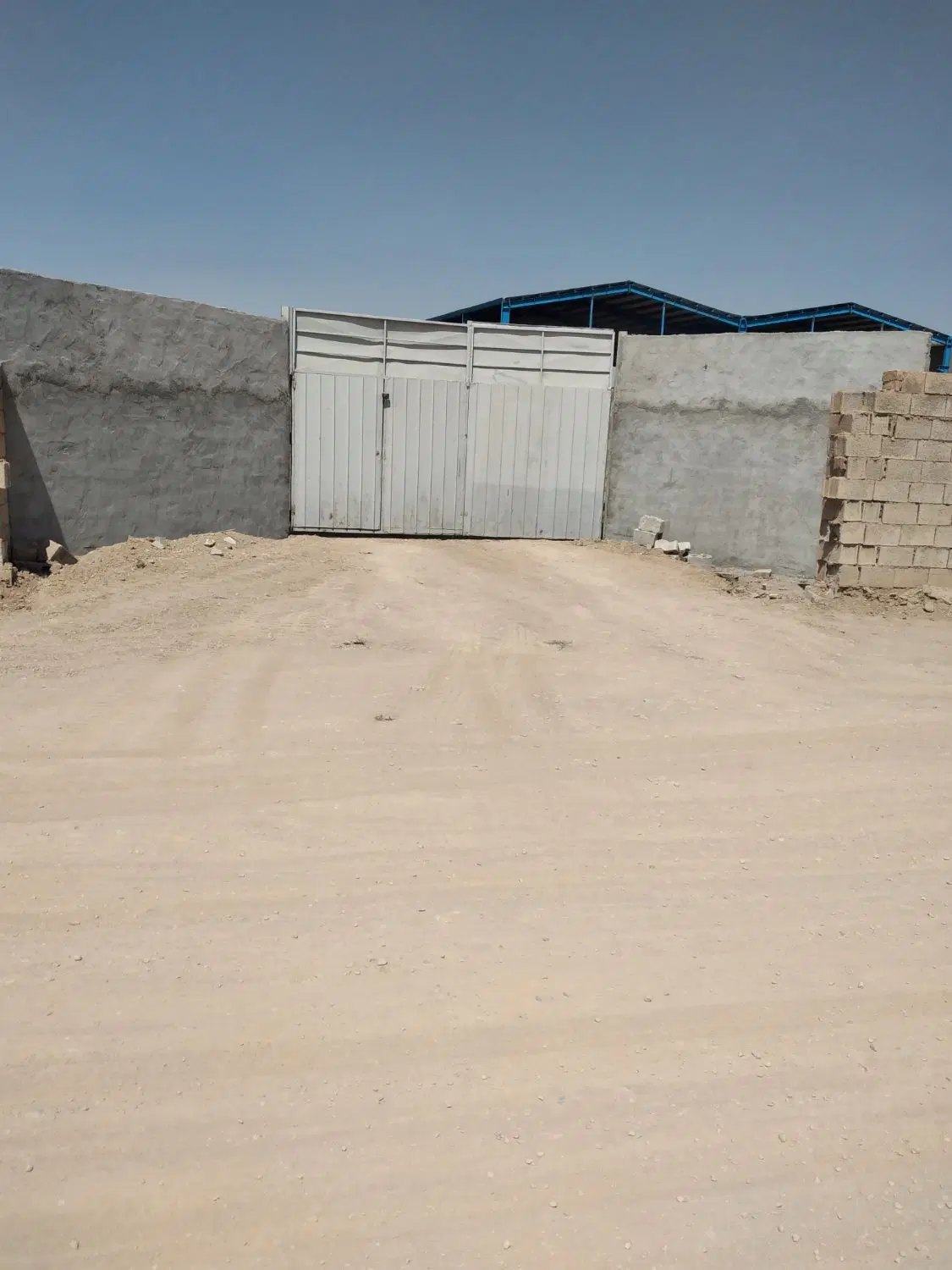 یک قطعه زمین کارگاهی،گاراژ و انبار