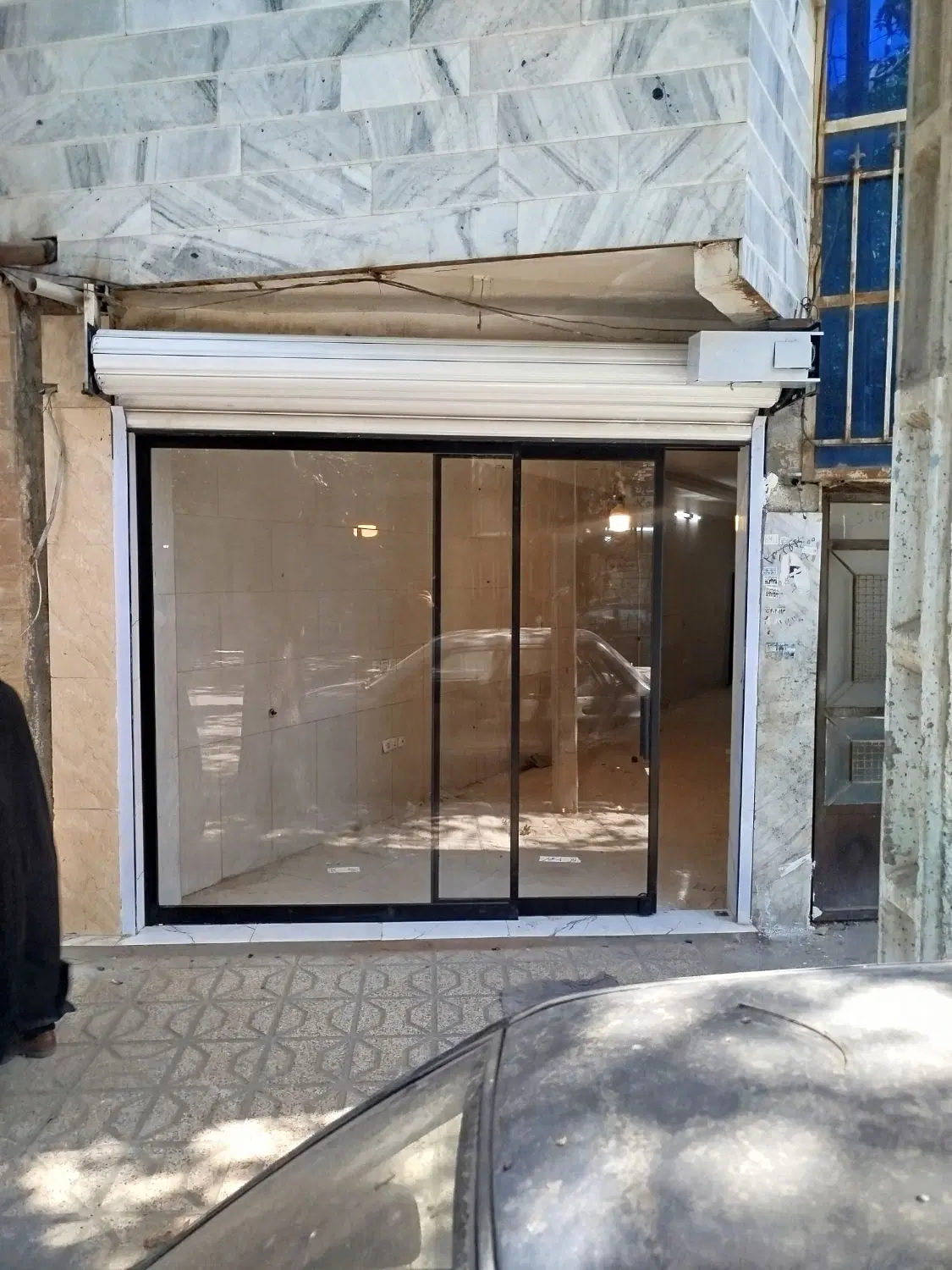 مغازه ۴۰ متری حاشیه خیابان ۱۶ متری