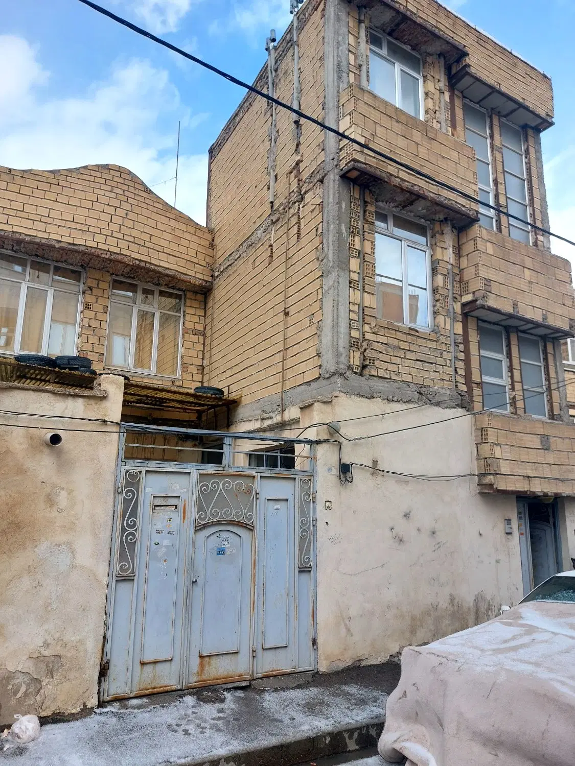 خانه ۲۲۰متری ۲طبقه بهارخواب پشت مسجد ائمه