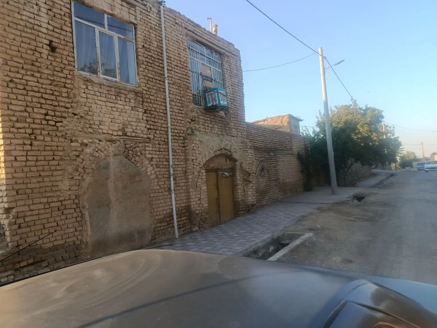 یک باب منزل و دامداری