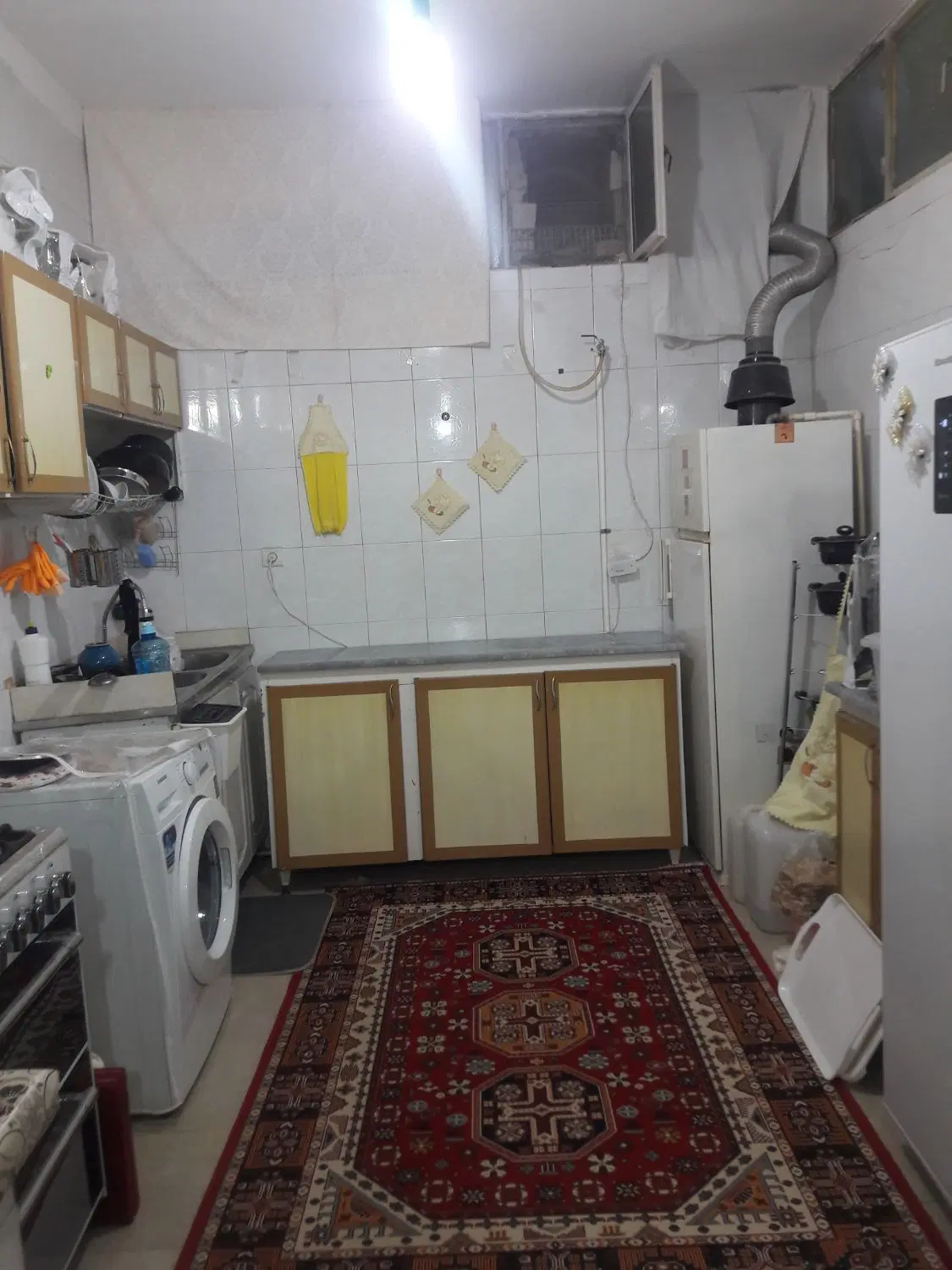 زیرزمین اجاره ای پرنور ،کولر گازی و دسترسی مناسب