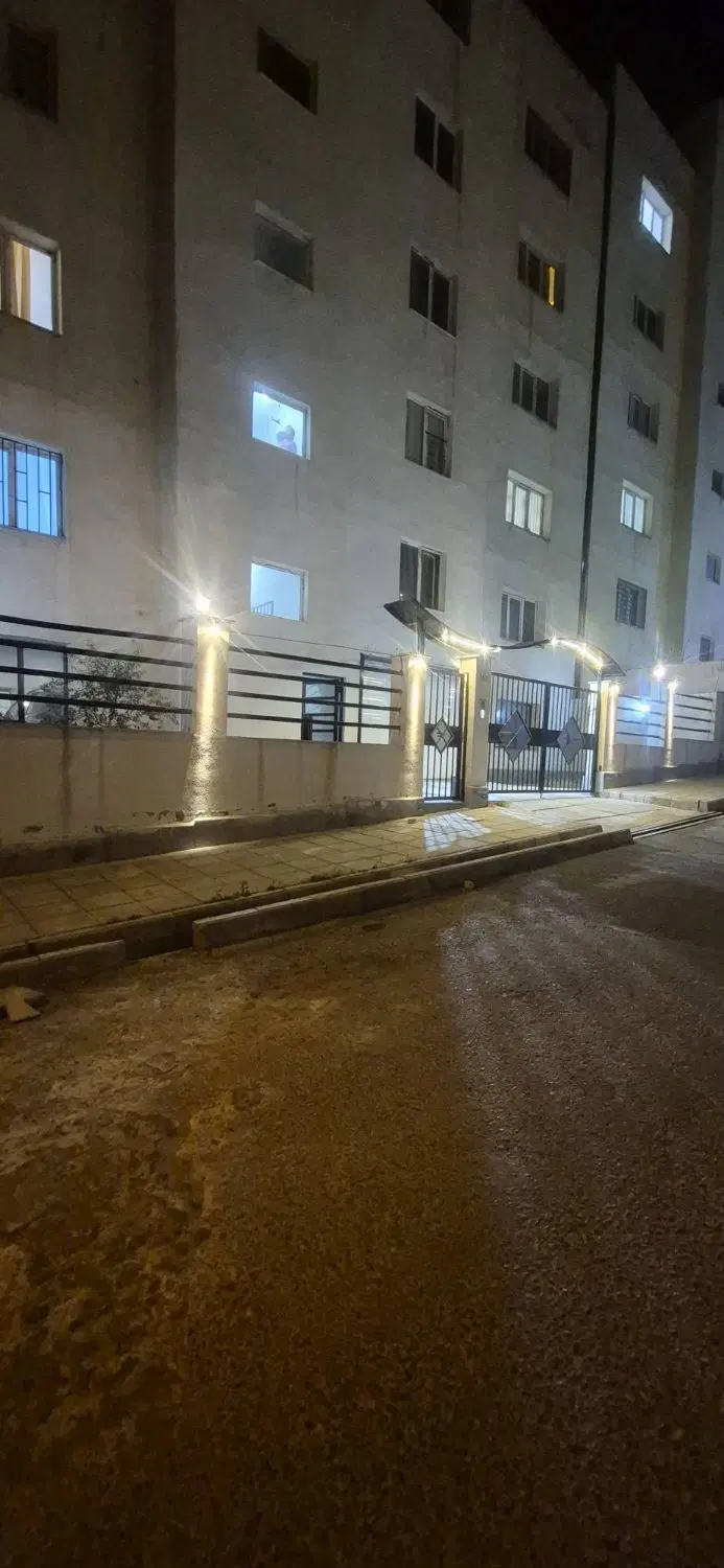 فروش آپارتمان ۳ خوابه در فاز ۸