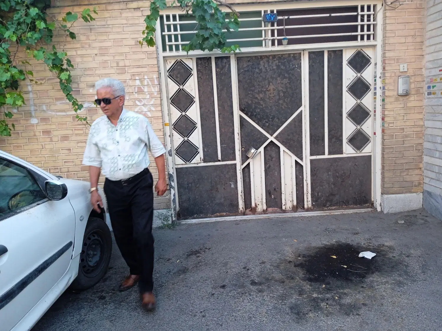 حیاط مسکونی به متراژ.   140متر