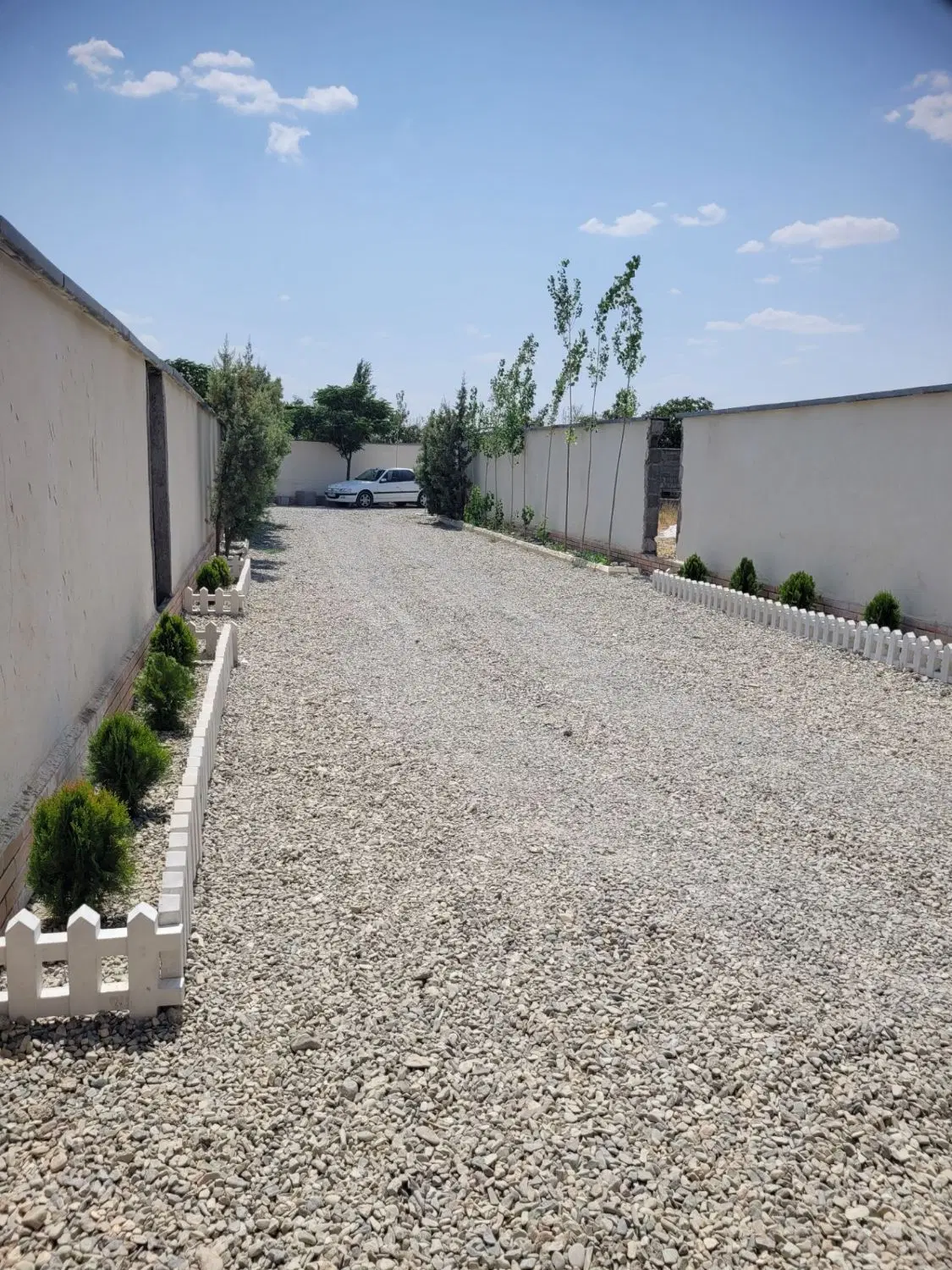زمین ۴۰۰ متری کرج تهران دشت با برق و چاه اب