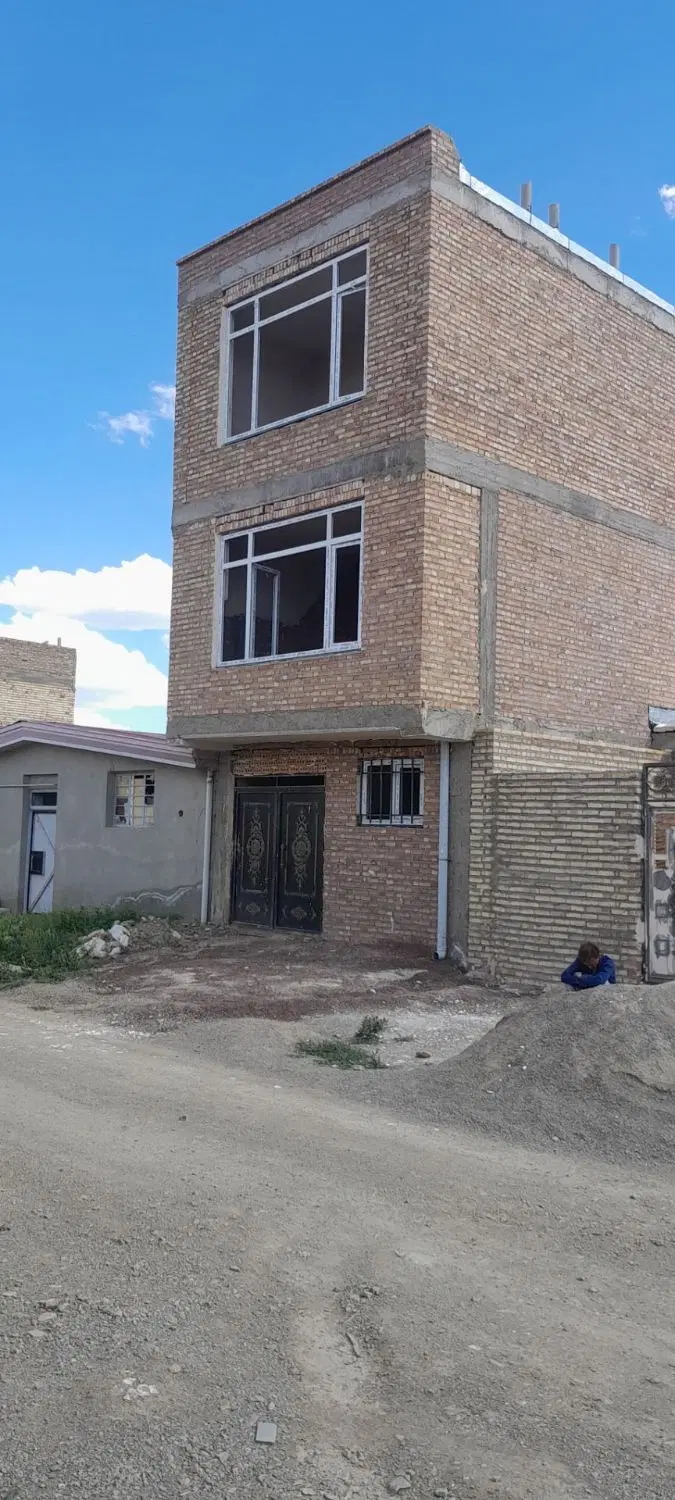 ساختمان نیمه کاره