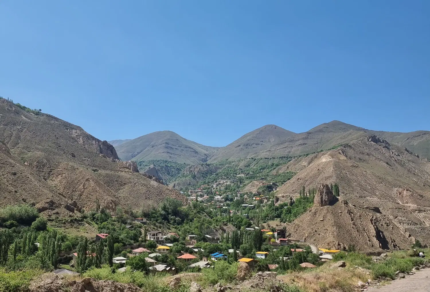 فروش،معاوضه ویلا باغ ۲۵۰۰ متری با ۵۰۰ متر بنا