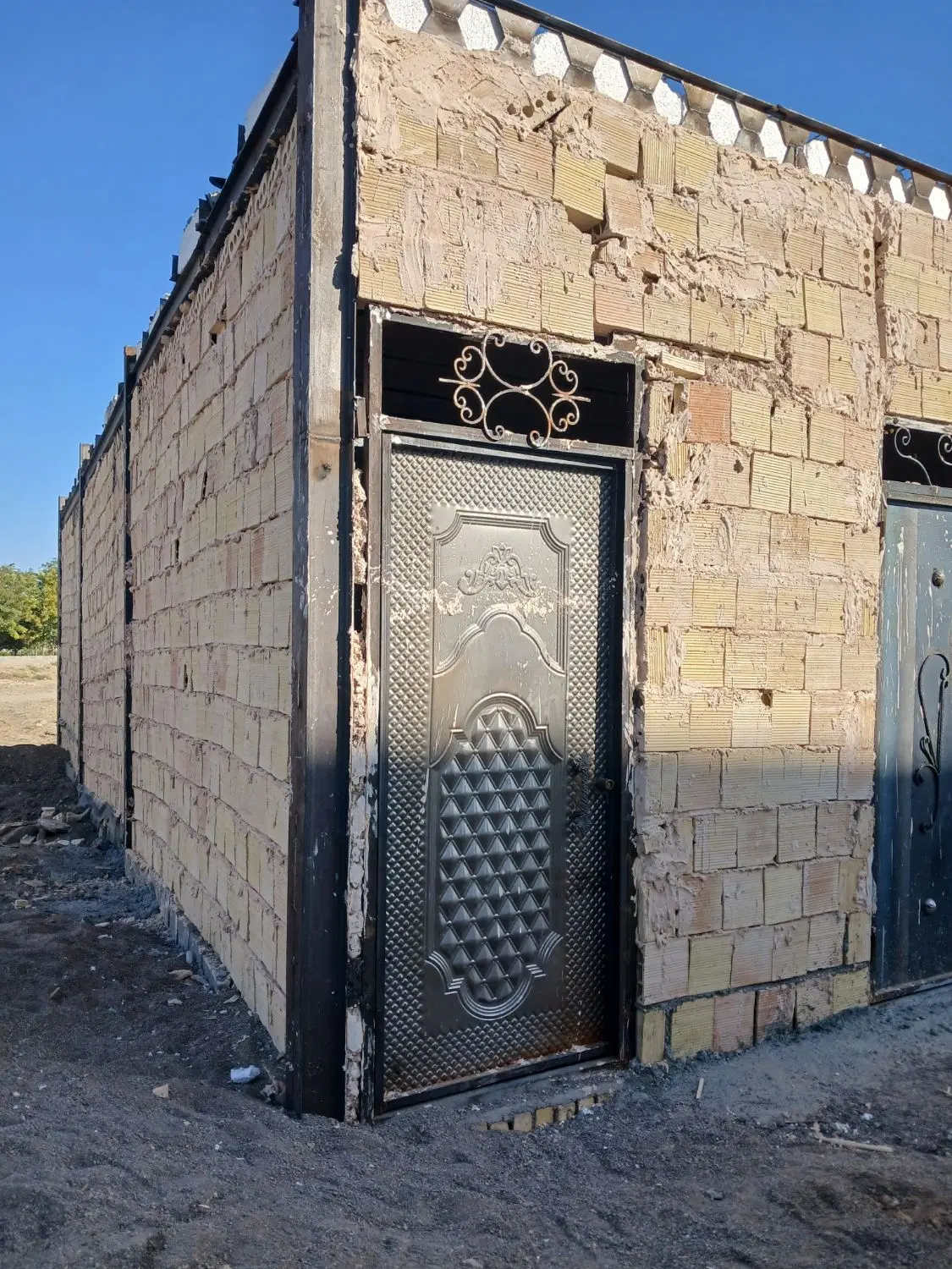 85 متر زمین ۶۸ متر زیربنا سفتکاری اسکلت سقف بتن