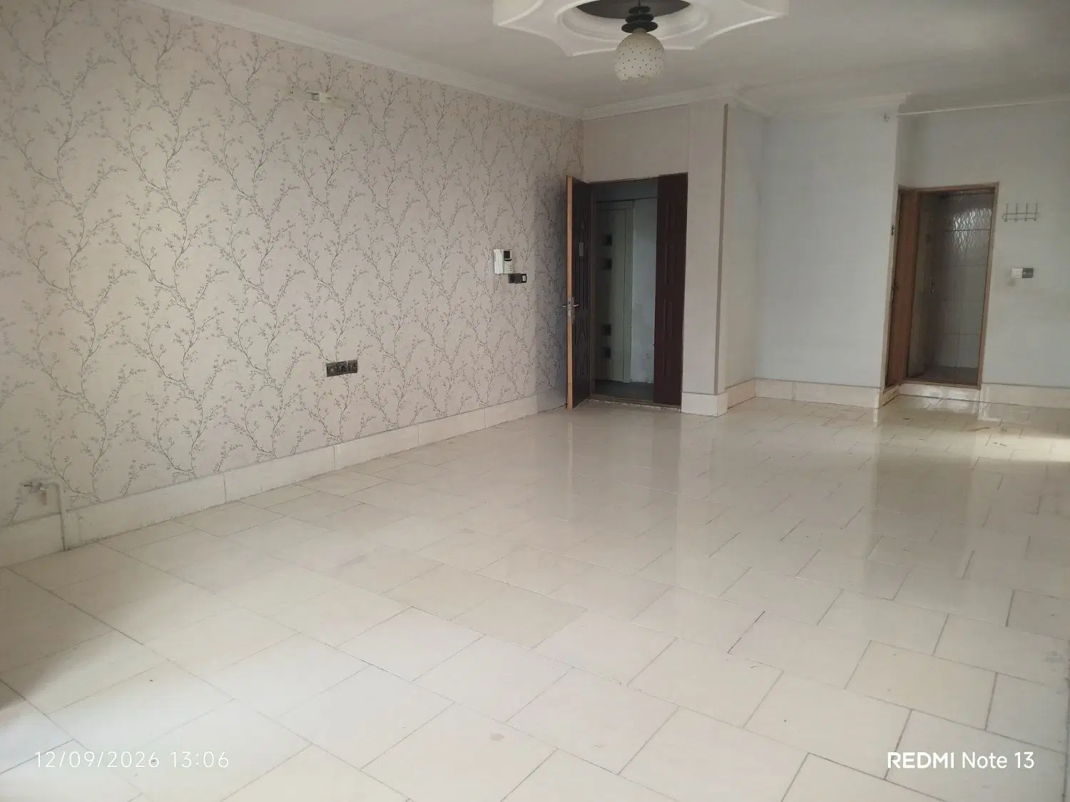 آپارتمان با سازه کم نظیر عبادی ۸۱