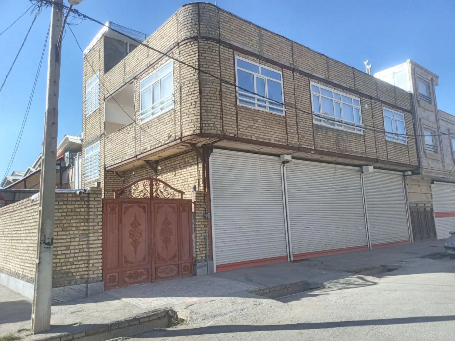 سه باب مغازه باخانه ویلایی