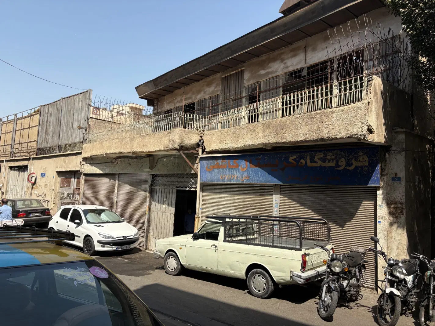 سه دانگ مشاع از یک ملک پاساژ قدیمی با ۱۴ واحد خالی
