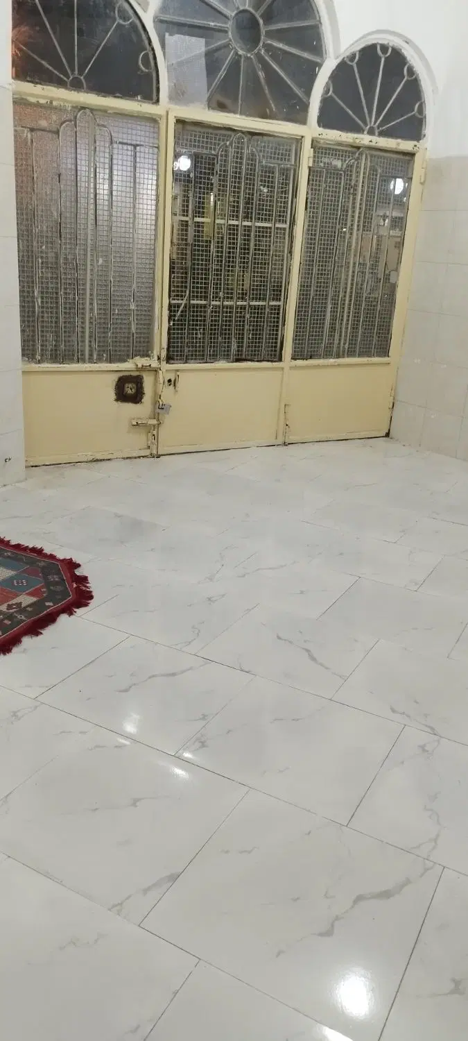 مغازه سی متری بر خیابون قائم