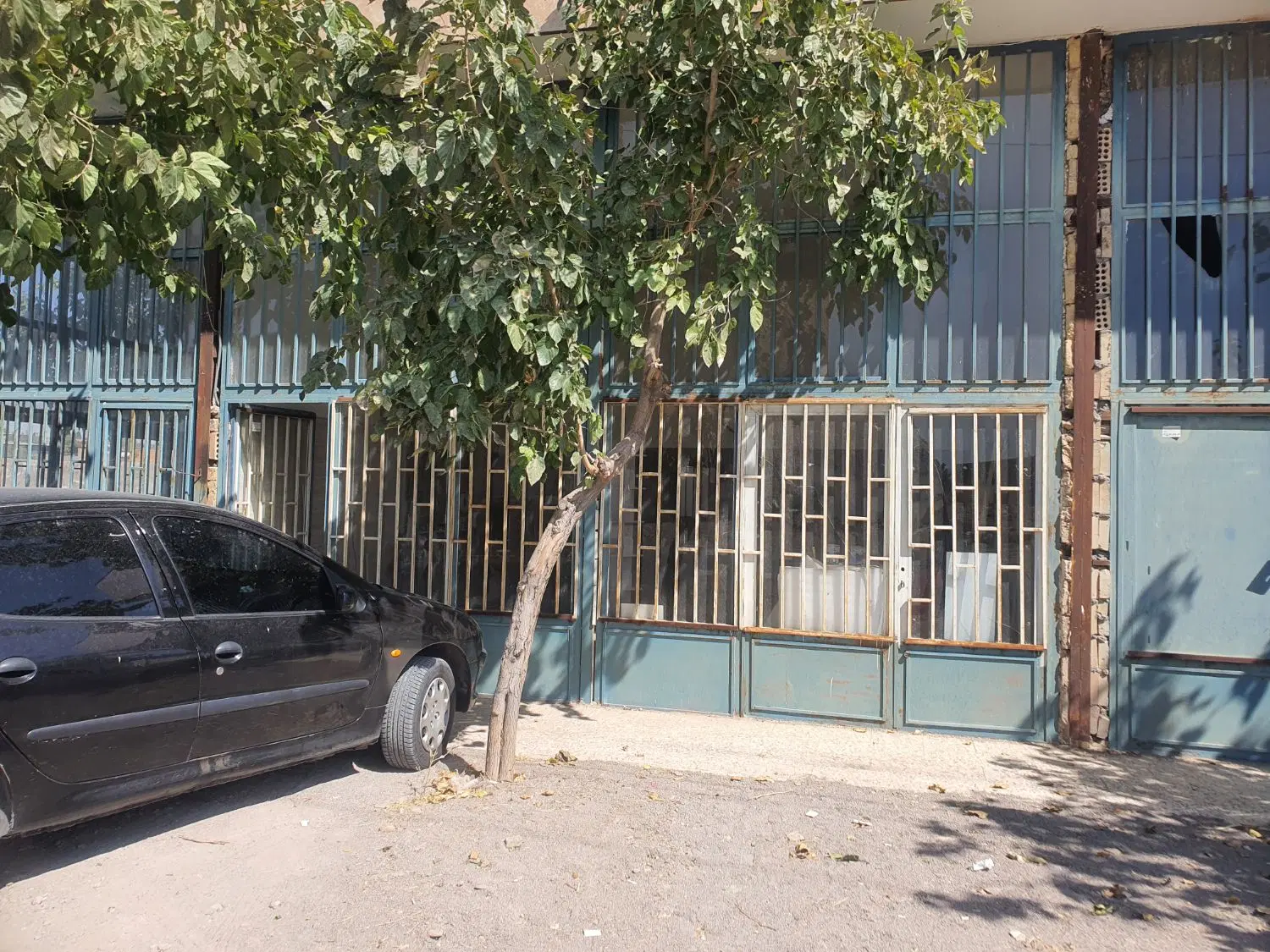 مغازه در بهار