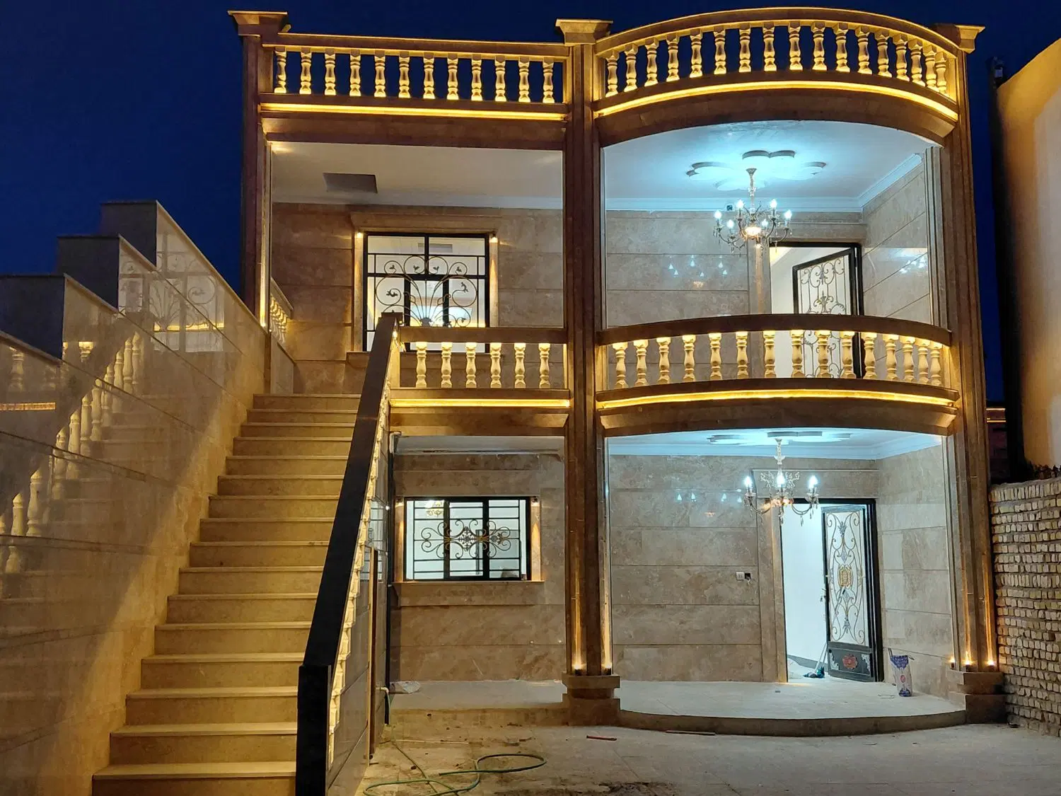 خانه ویلای دوطبقه