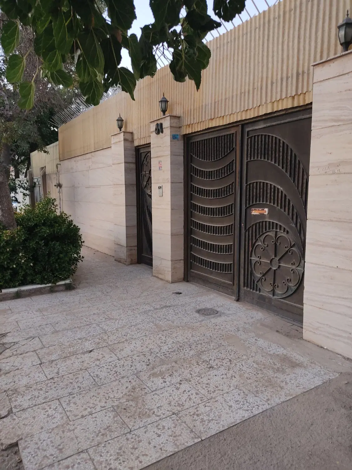 زمین برند ساخت و ساز هلدینگ ها