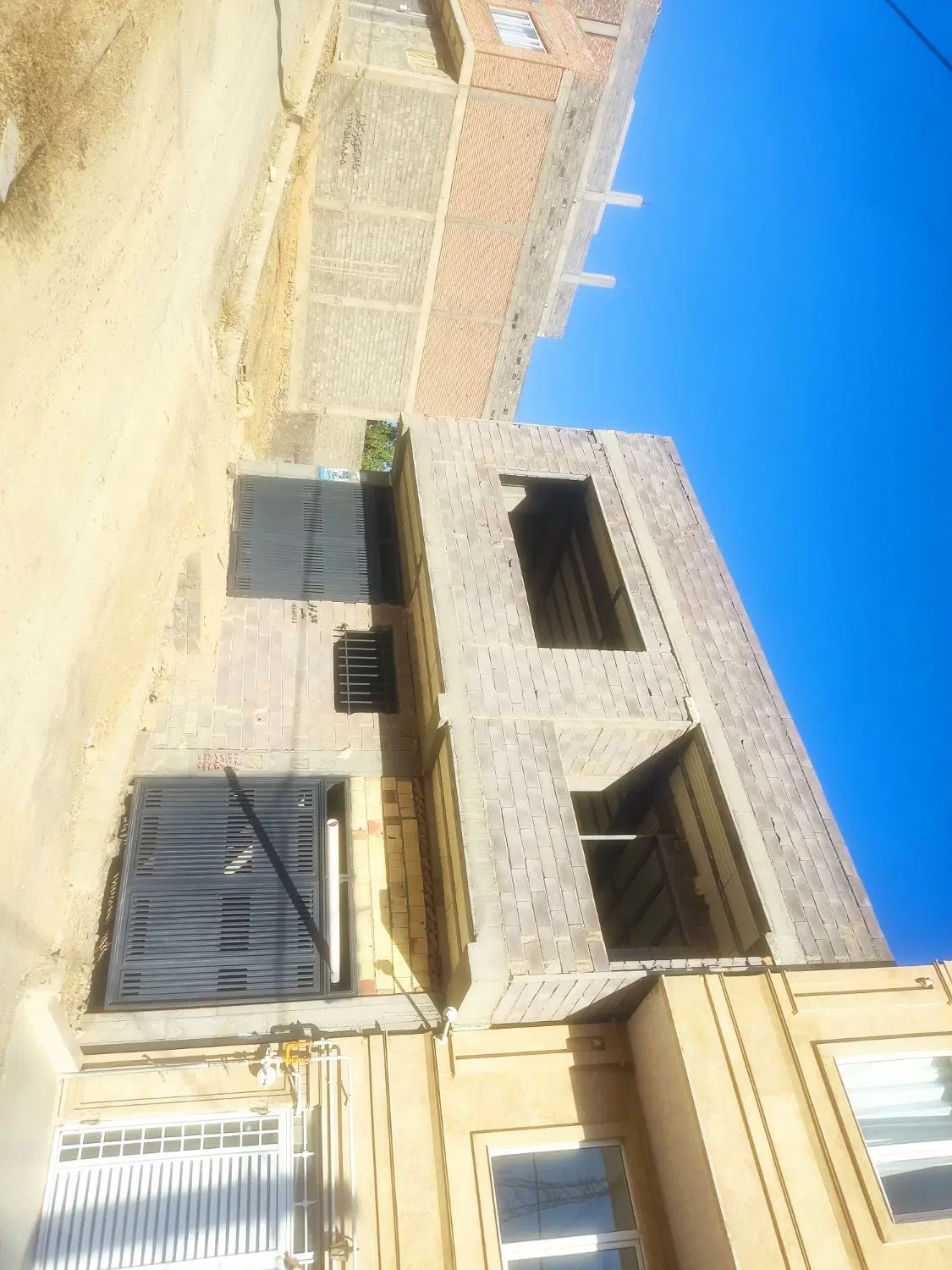 خانه نیمه کاره