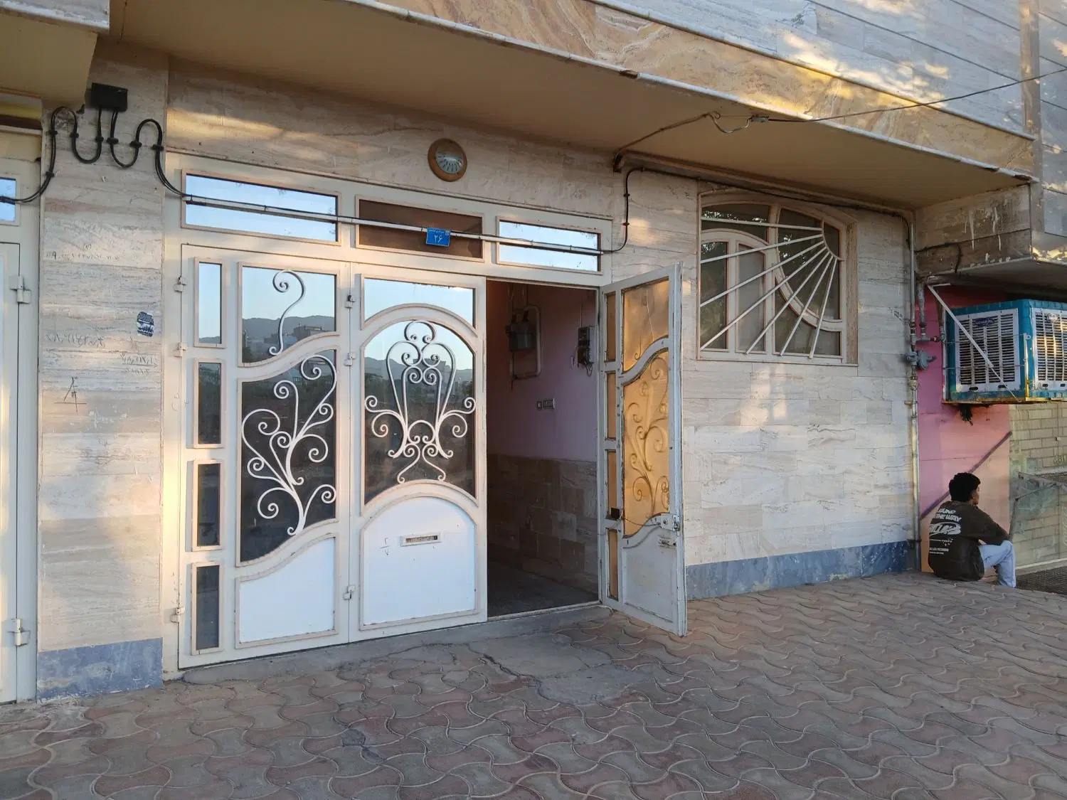 آپارتمان همکف دو خواب مستقل حاشیه فروردین