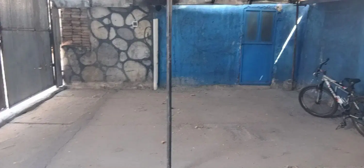 سالن ۶۰متری با اتاق کارگری اجاره ای